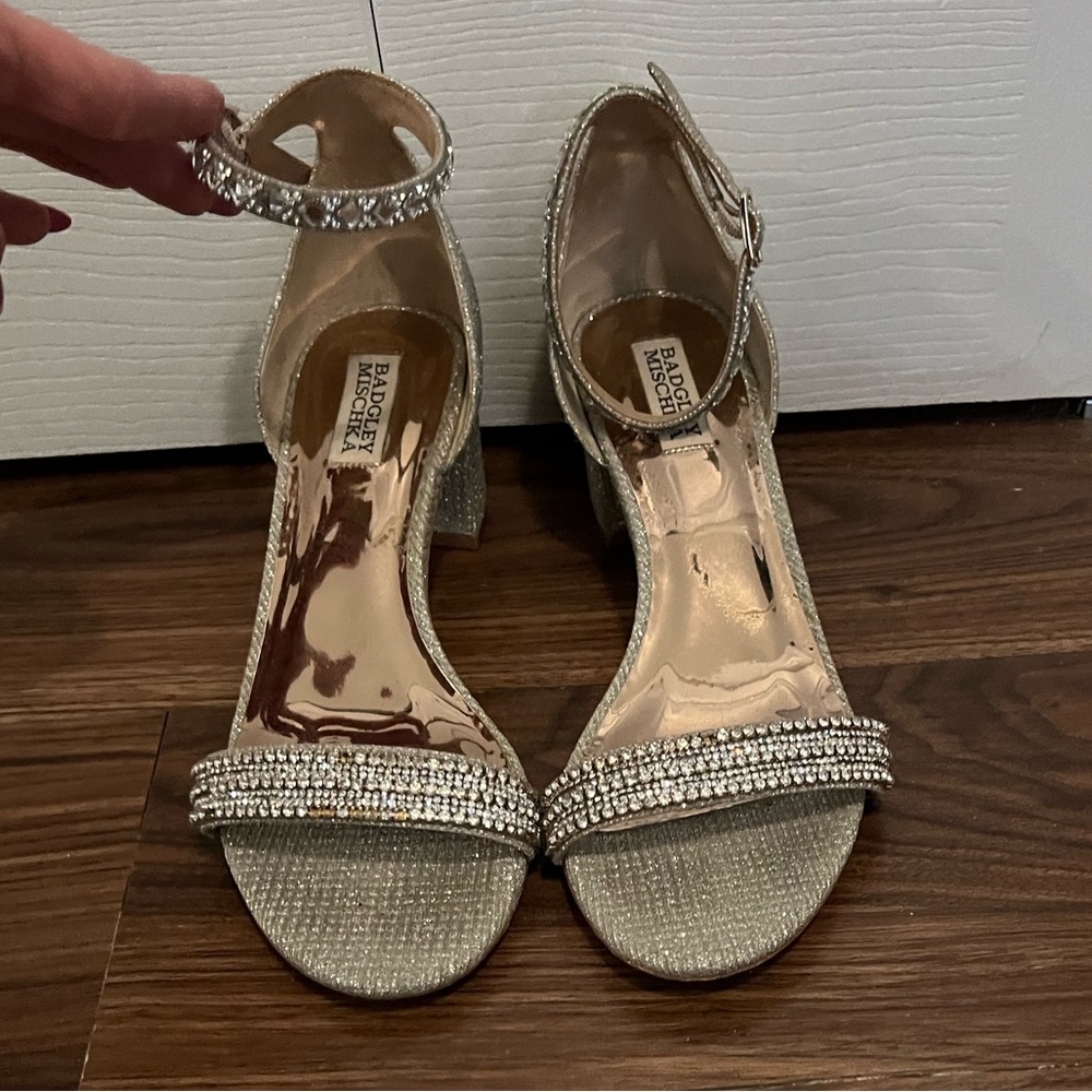 Badgley Mischka Unna Silver Shimmer Sandal Heel Size 9